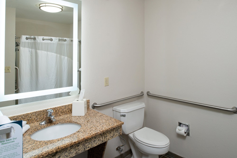 Holiday Inn Express Suites Farmington - photo 44