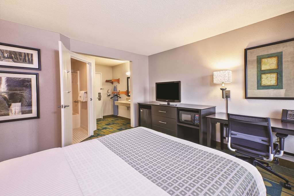 La Quinta Inn by Wyndham Toledo Perrysburg - photo 23