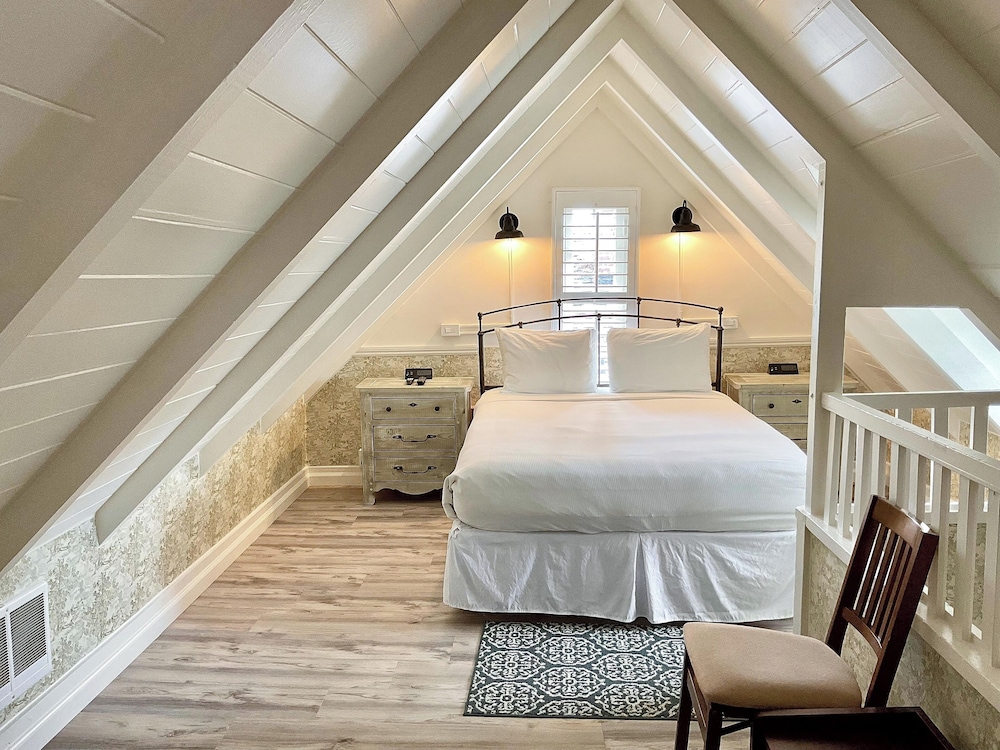 Carmel Green Lantern Inn - photo 38