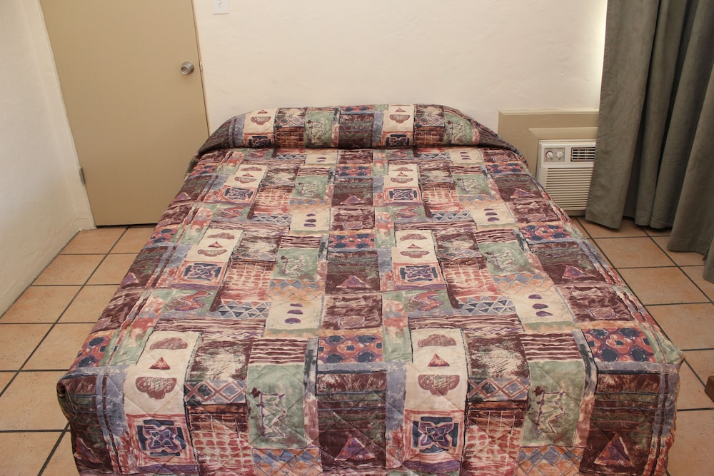 La Siesta Motel - photo 6