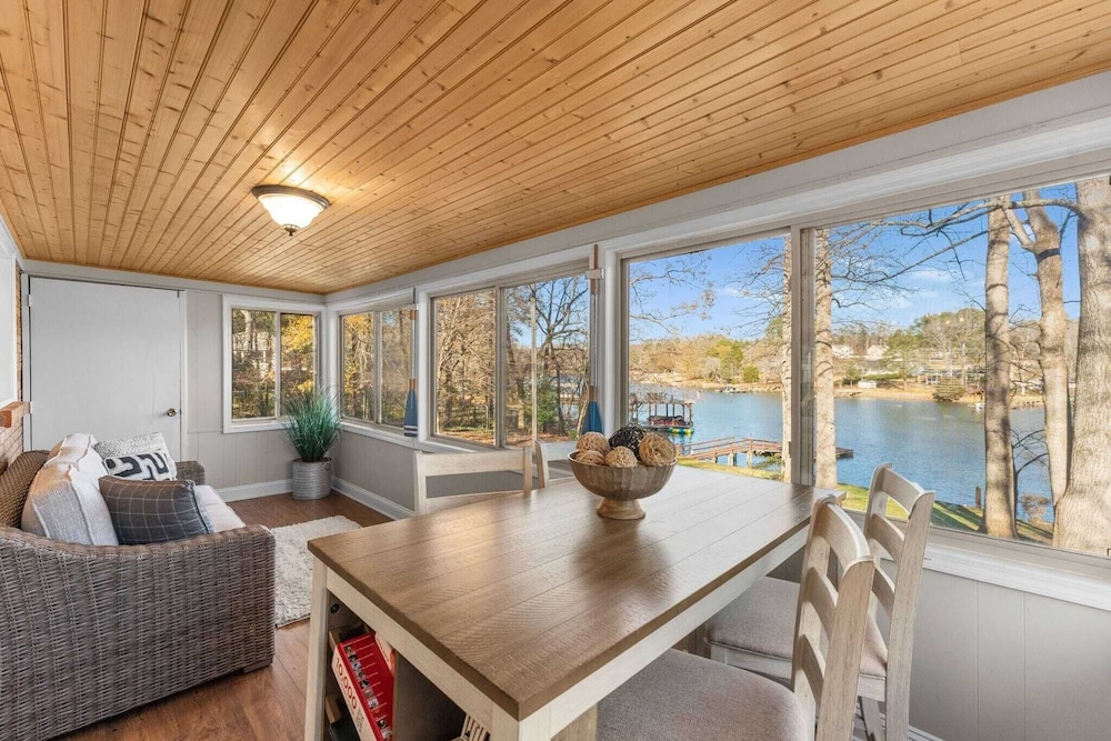 Waking Up Norman Lakefront Getaway Fire Pit & Lake Views — hotel in Sherrills Ford