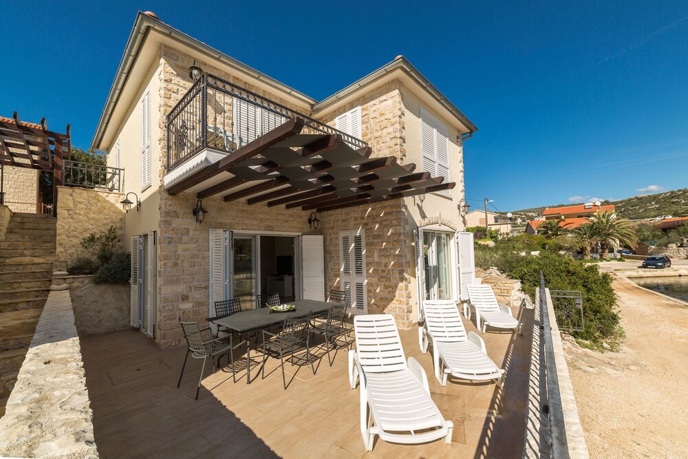 Villa Tipa 1 — 5-Star Luxury Hotel in Rogoznica, Croatia