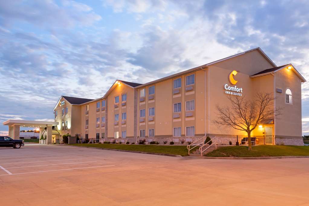 Comfort Inn & Suites Near Route 66 - photo 40