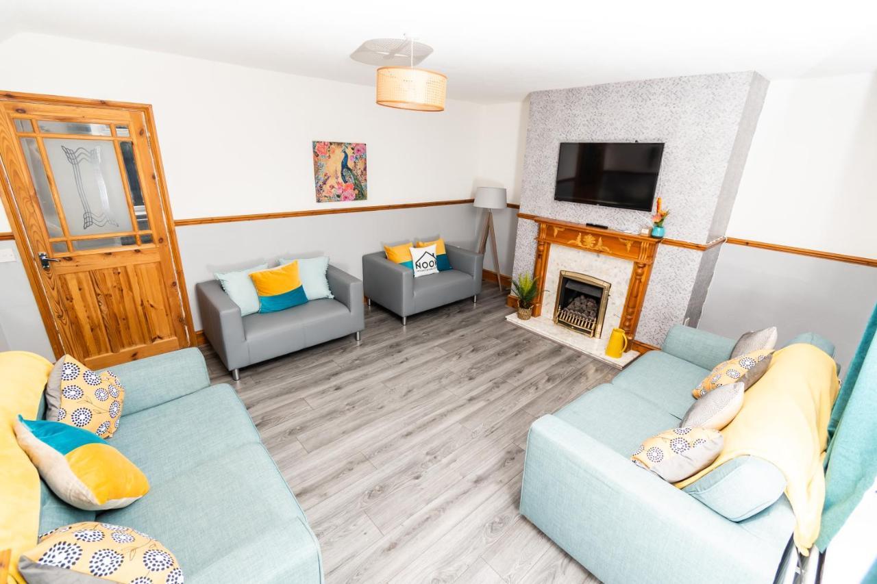 Greenbourne 4 Bedrooms Sleeps 8 Free Parking — Gateshead