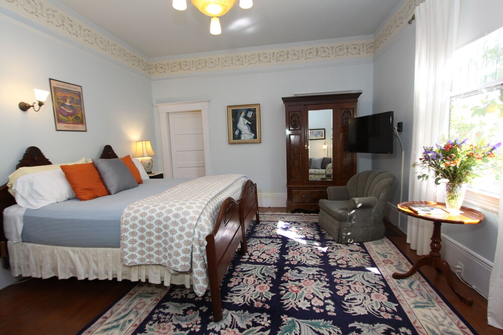 Kelley & Young Wine Garden Inn - photo 9