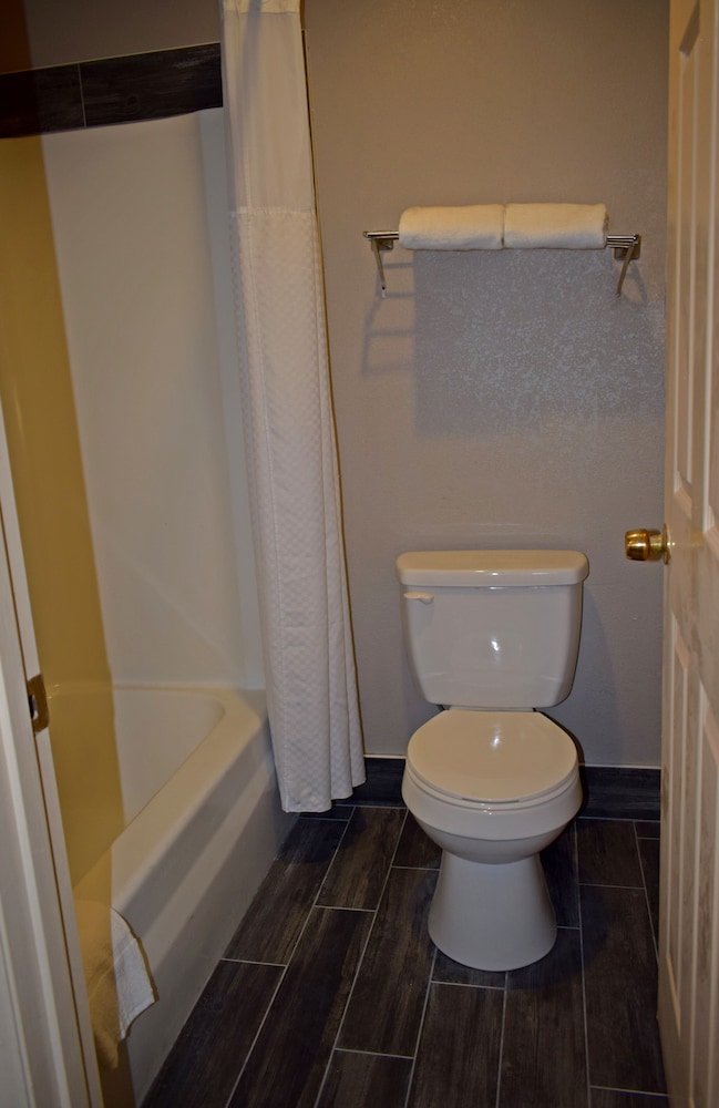 Super 8 by Wyndham Fort Chiswell Wytheville Area - photo 36