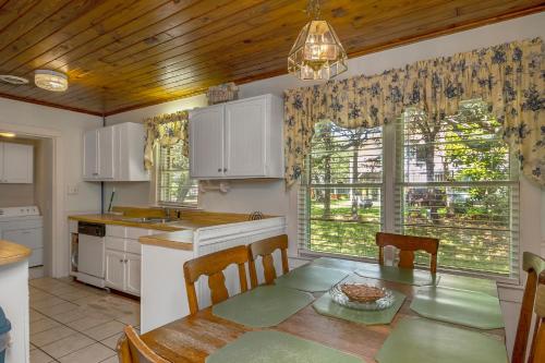 Papas Place by Oak Island Accommodations - photo 36