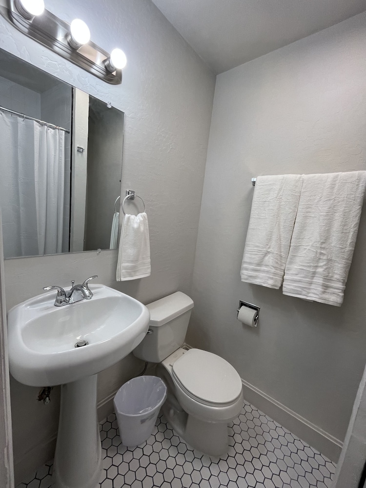 Arizona 9 Motor Hotel - photo 22