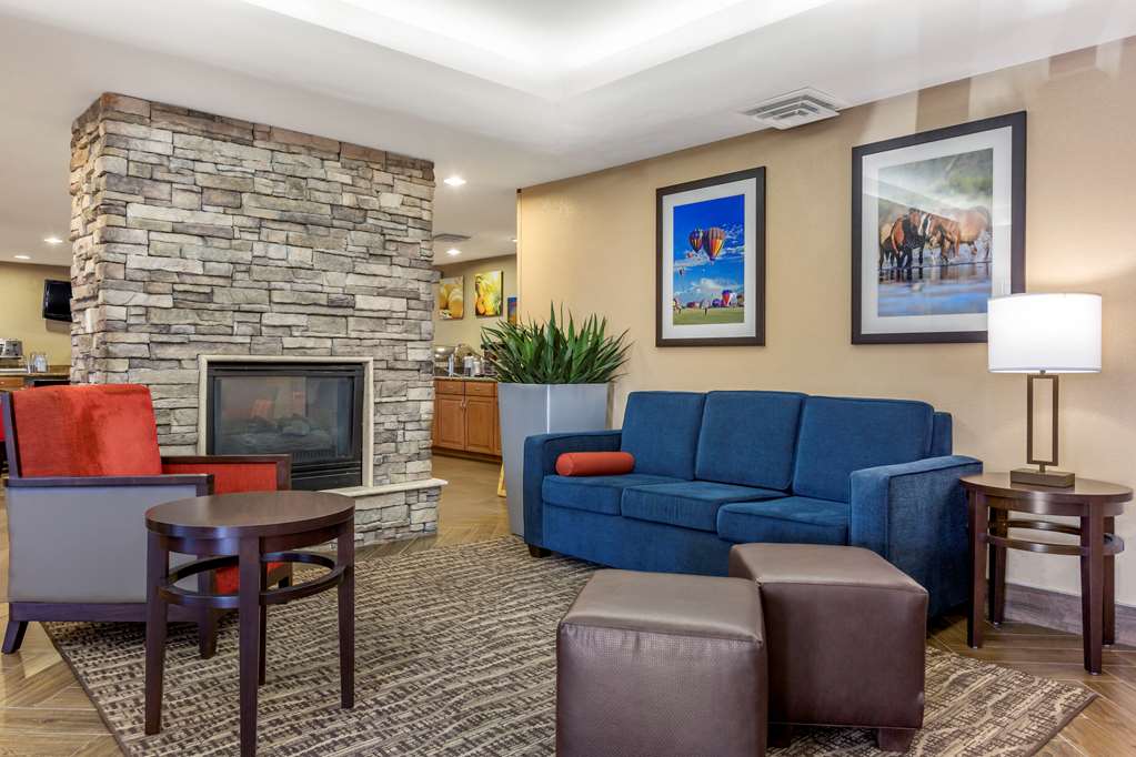 Comfort Inn & Suites Phoenix North Deer Valley - photo 4