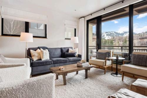 Riverfront Lodge 200 by East West Hospitality — 4-Star Luxury Hotel in Avon, United States