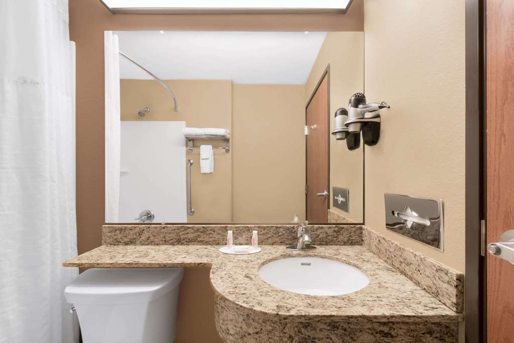 Microtel Inn & Suites By Wyndham Midland - photo 11