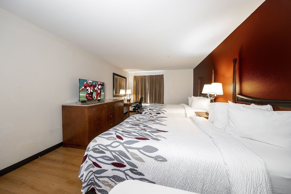 Red Roof Inn & Suites Biloxi Ocean Springs - photo 21