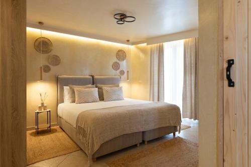 Athens Breathtaking Penthouse With Spa 5' to Metro — 4-Star Luxury Hotel in Athens, Greece
