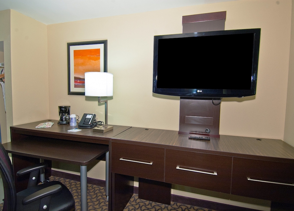 Holiday Inn Express & Suites Jackson Pearl Intl Airport by IHG - photo 6