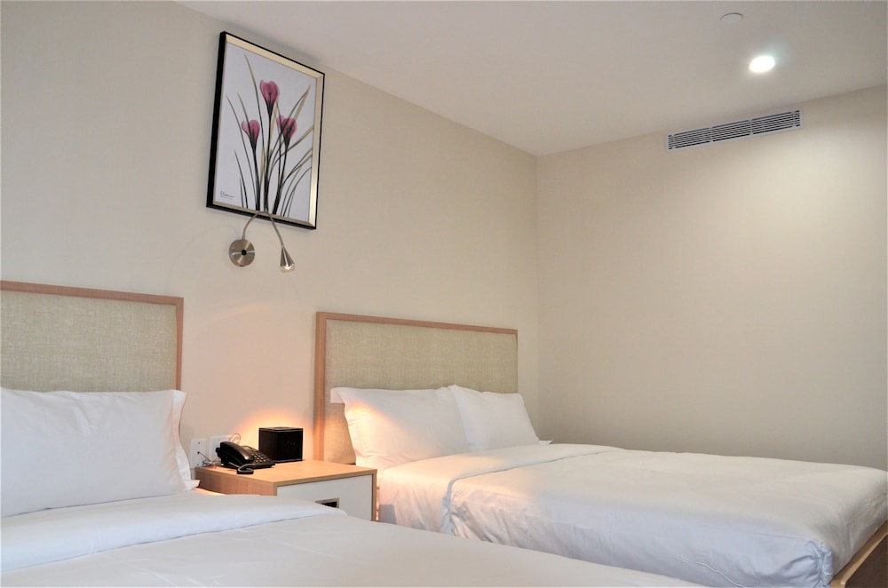 Lic Plaza Hotel - photo 9
