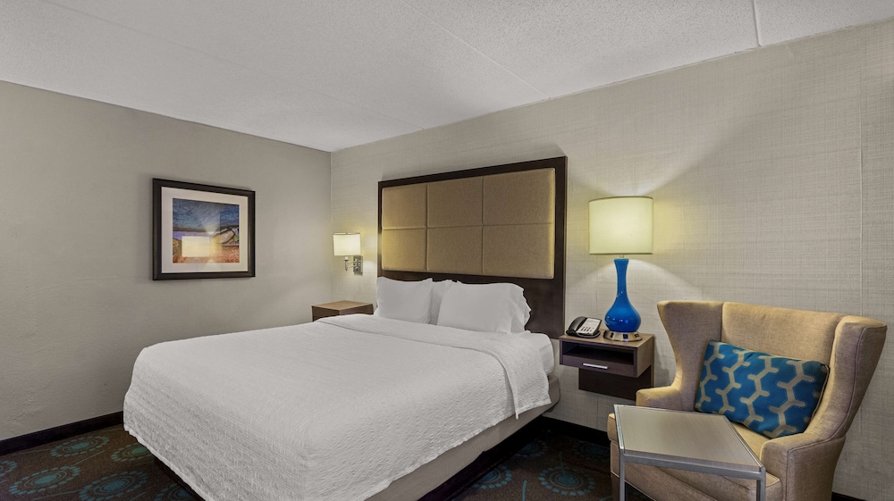 Hampton Inn Bloomington - photo 22