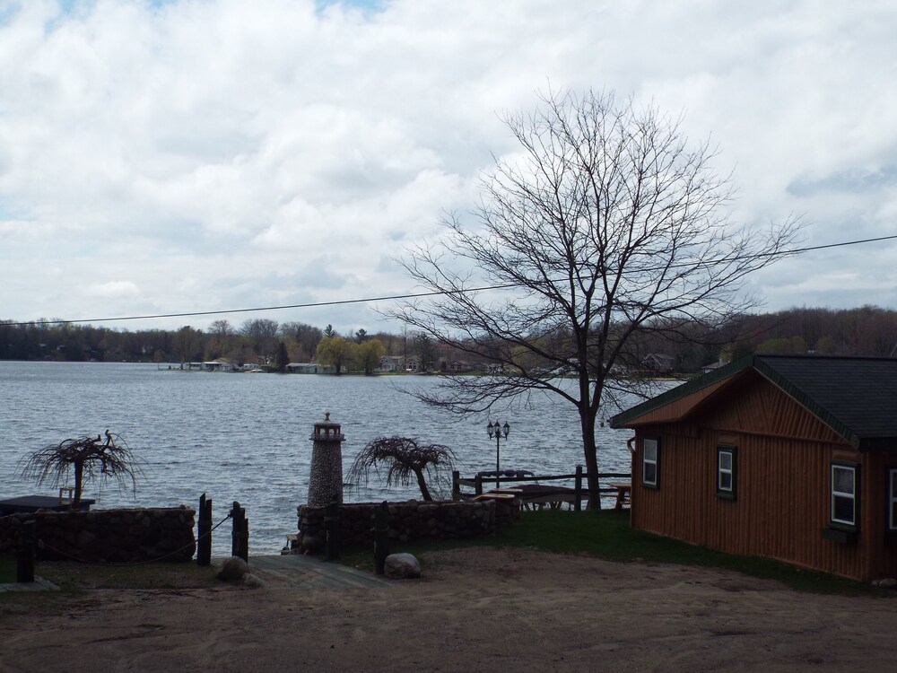 Crooked Lake Resort Cabin 4 - photo 16