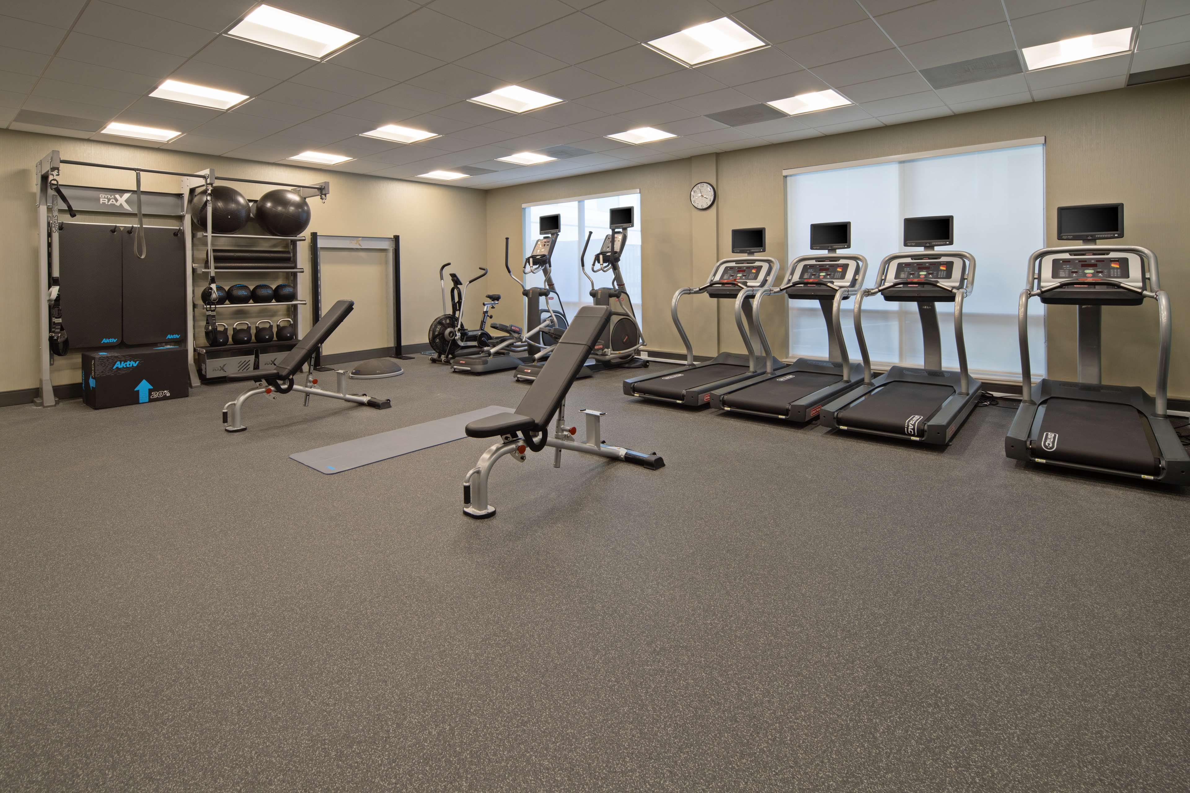 Hampton Inn & Suites Gilroy - photo 11