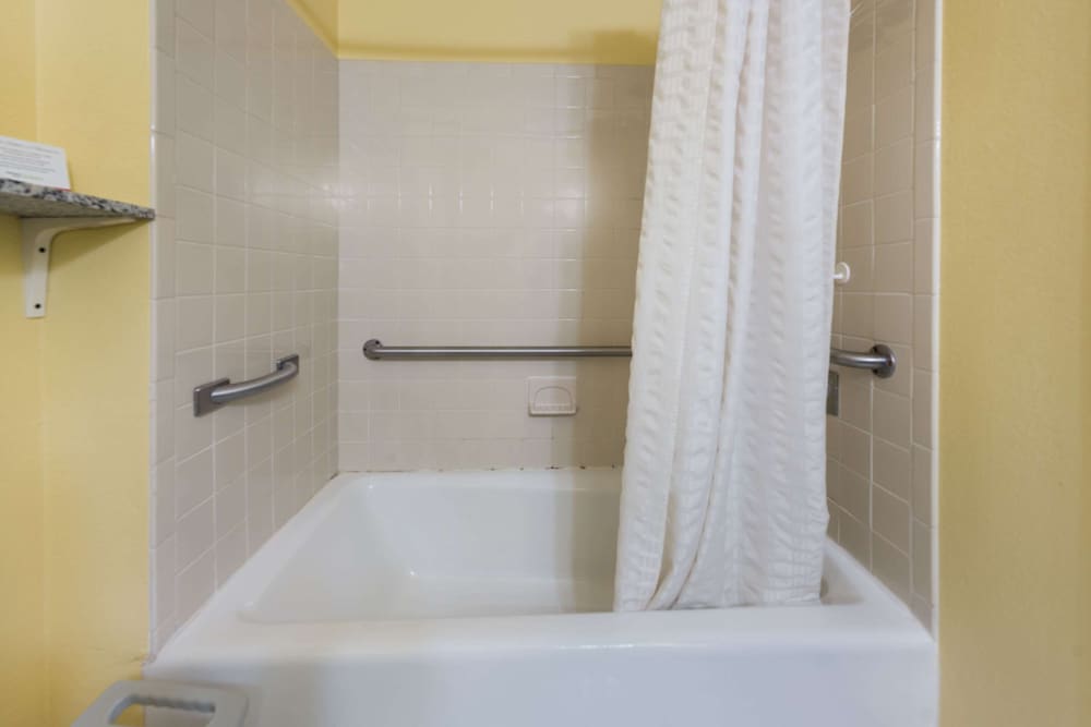 Econo Lodge Spotsylvania Town Center - photo 21