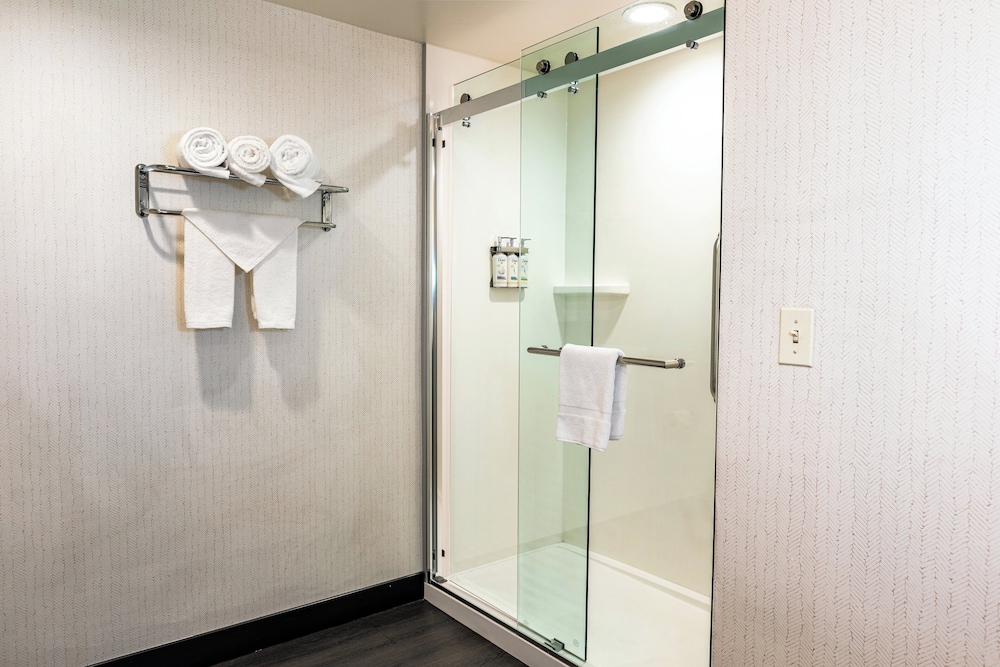Holiday Inn & Suites Oakland Airport by IHG - photo 26