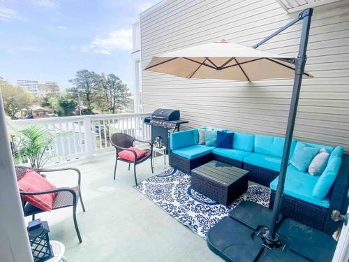 Luxury Townhouse w Golf Cart & Private Elevator — 4-Star Luxury Hotel in Carolina Beach, United States