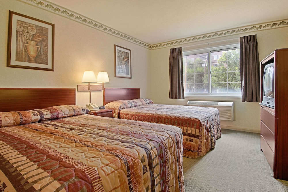Days Inn by Wyndham Cleveland Lakewood - photo 7