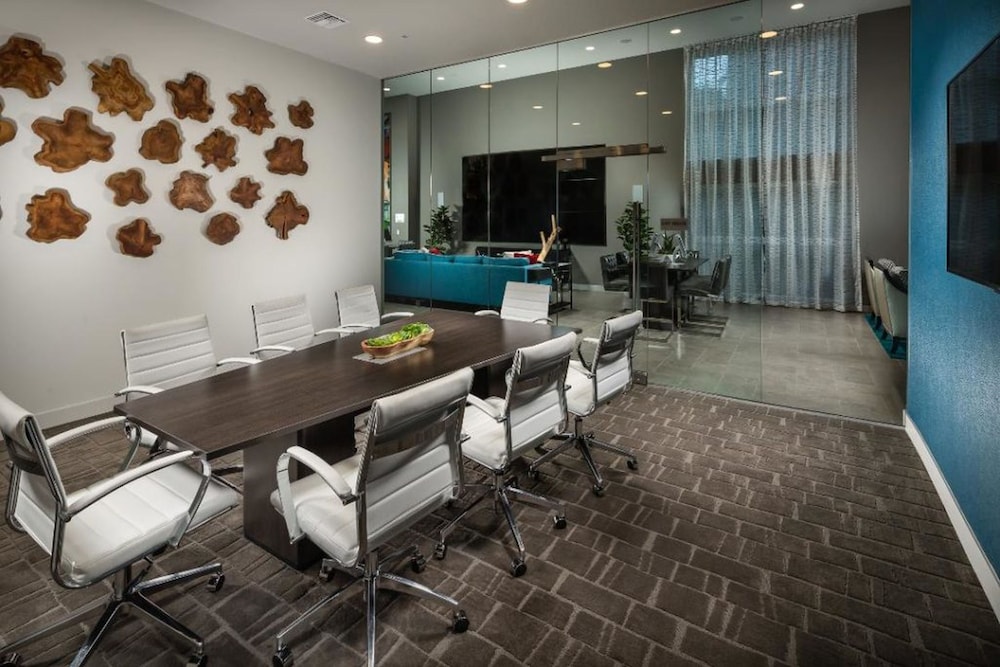 Resort Style Suites in Downtown LA - photo 55