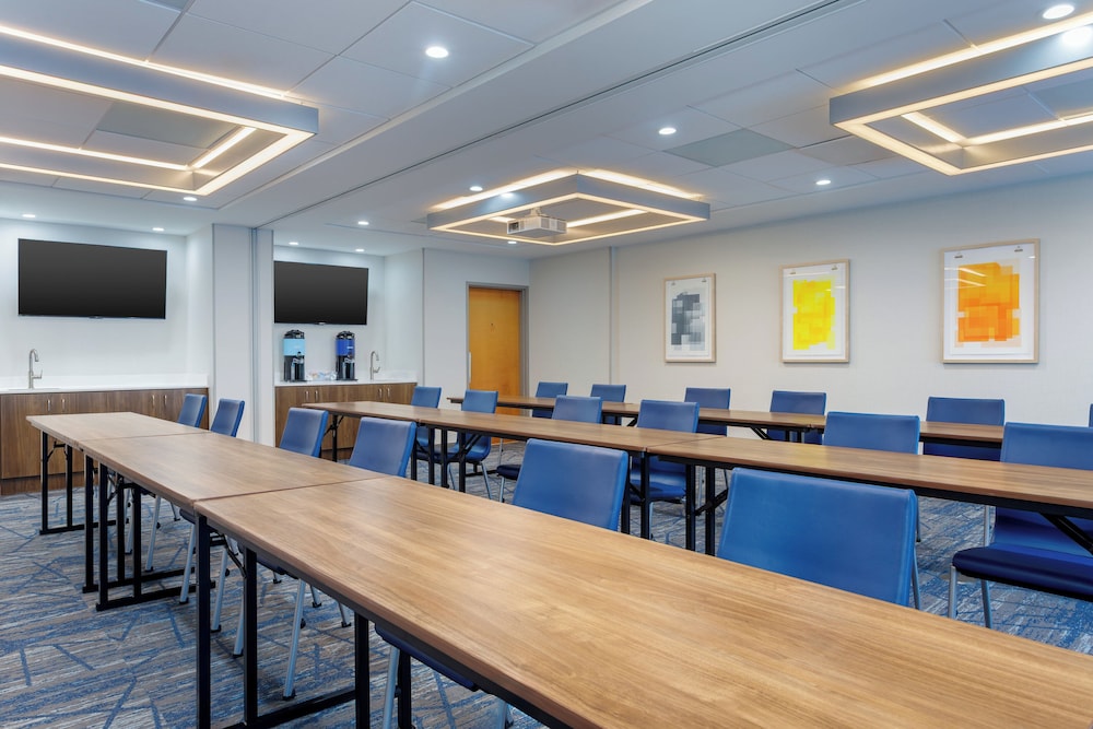 Holiday Inn Express & Suites Lancaster by IHG - photo 87