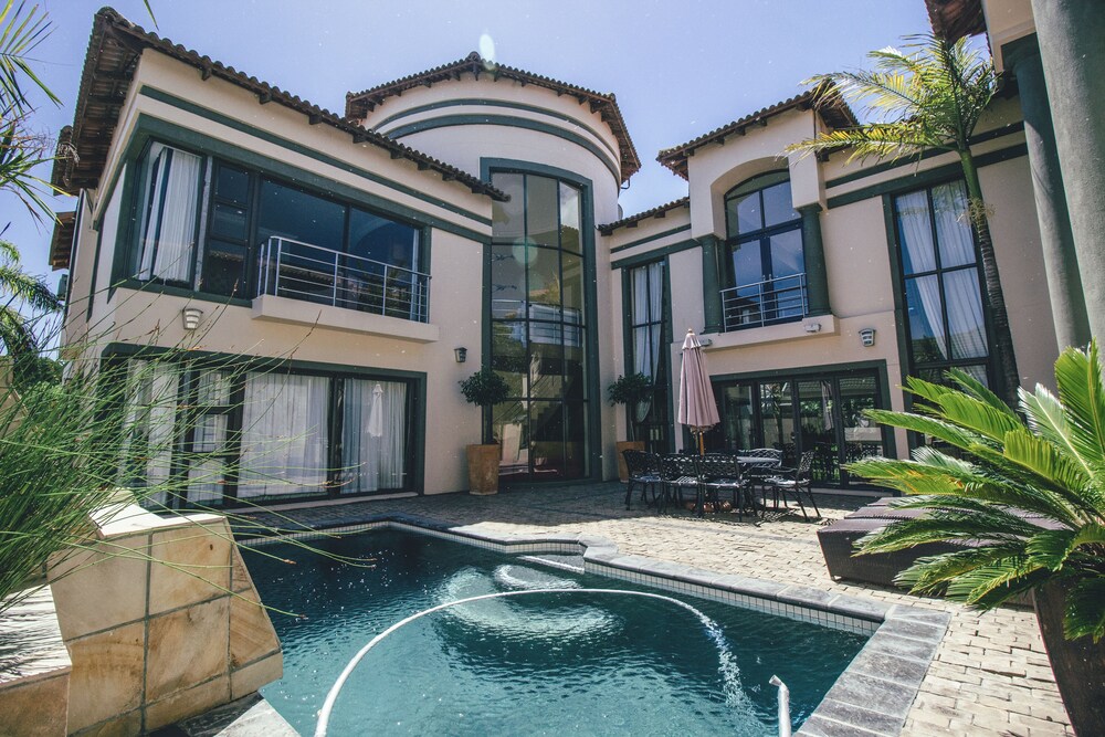 Castellon Boutique Guesthouse — 4-Star Luxury Hotel in Cape Town, South Africa