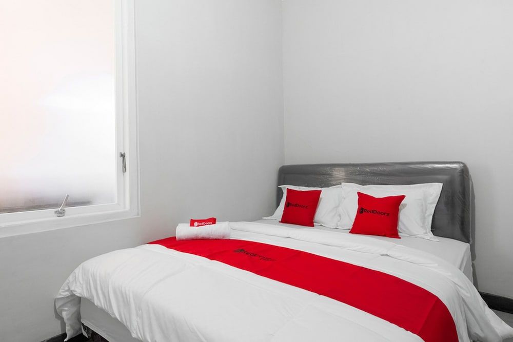 RedDoorz near Batik Tulis Celaket 2 in Malang, Indonesia