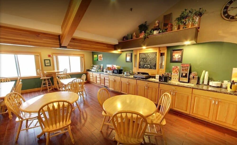 American Inn and Suites - photo 28