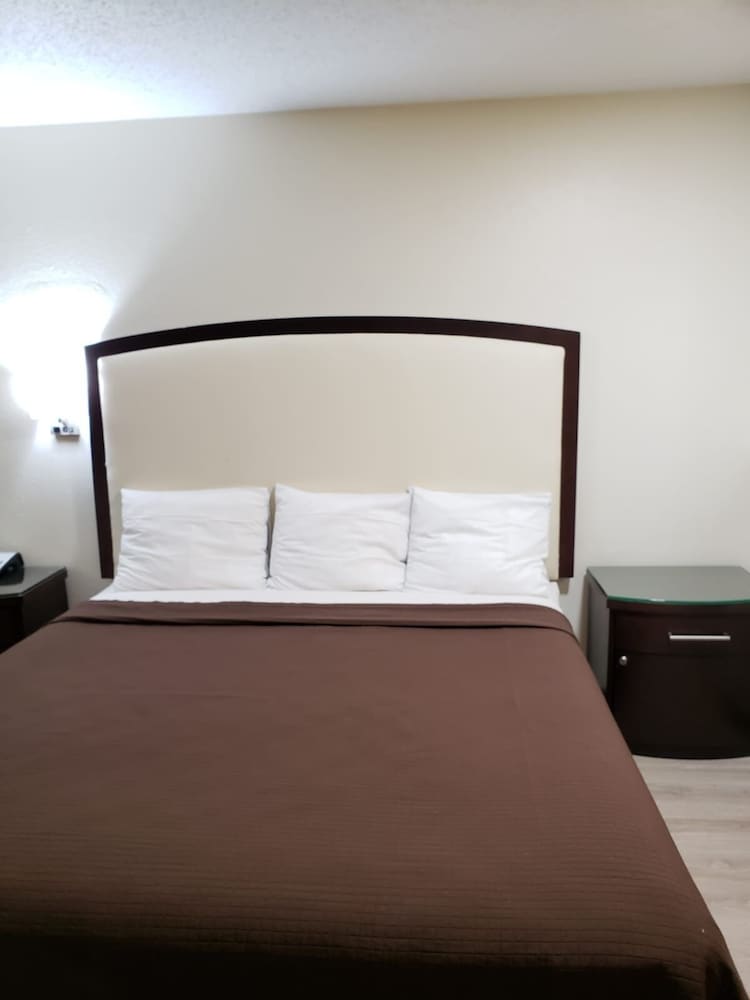 Value Inn & Suites - photo 9