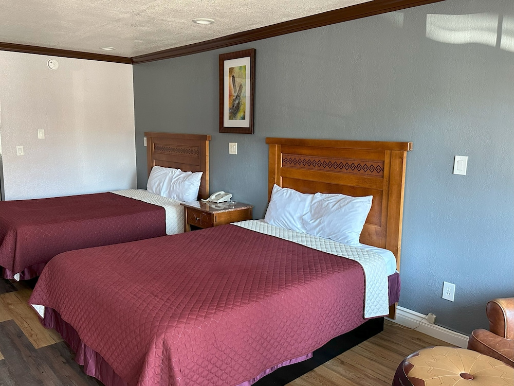 Americas Best Value Inn Corona - photo 12
