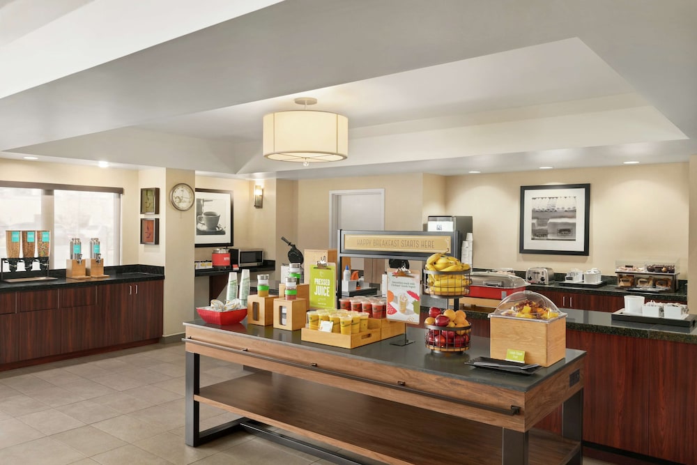 Hampton Inn Portland Airport - photo 20