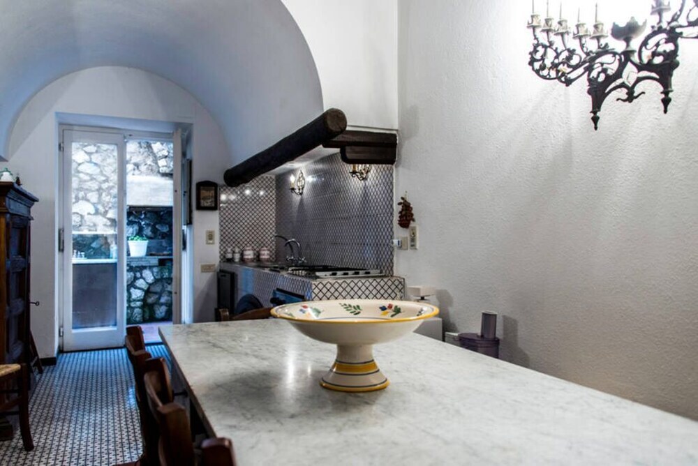 Villa Michela 2BR 2BT patio newly renovated — 4-Star Luxury Hotel in Capri, Italy
