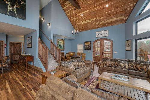 Lodge 18 — 4-Star Luxury Hotel in Branson, United States