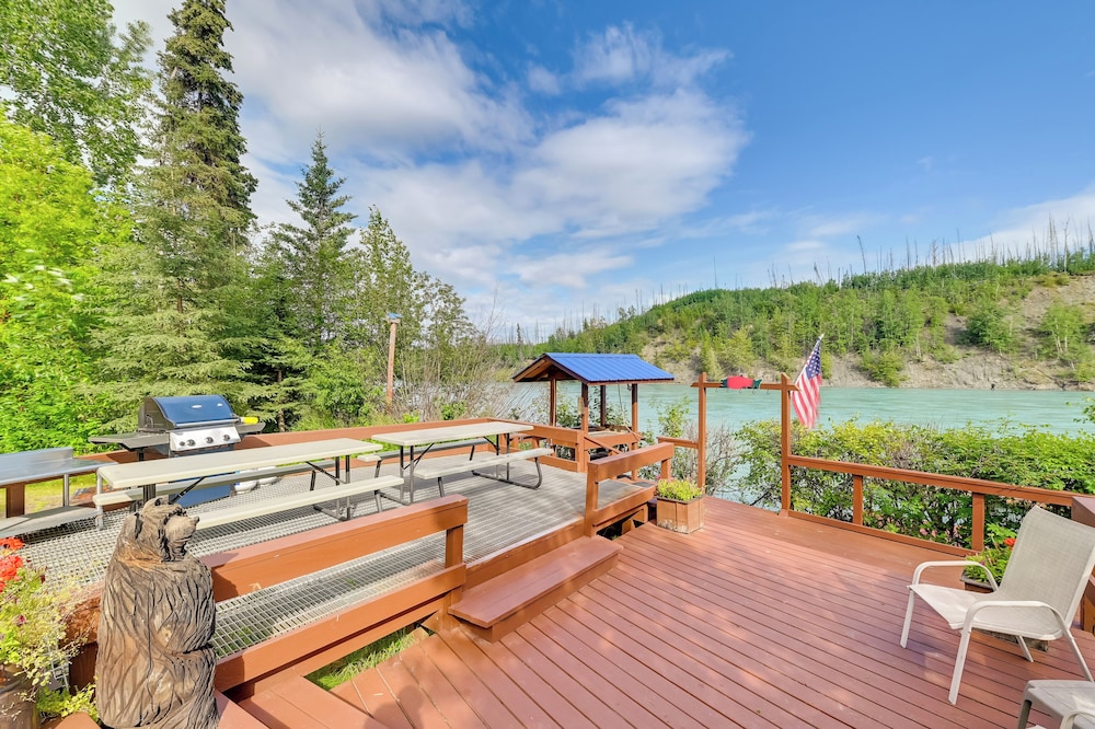 Soldotna Fishing Lodges with Dock on Kenai River — hotel in Soldotna