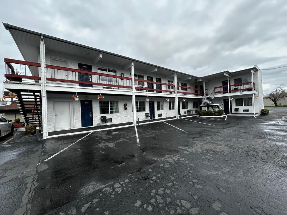 Travelers Inn by OYO Longview Kelso - photo 35
