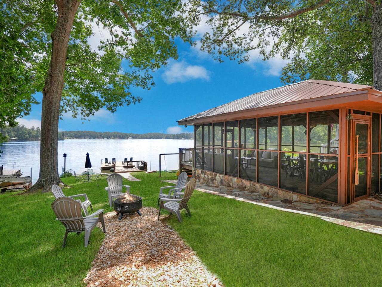 Lakefront Lodge with King Beds and Game Lounge — 4-Star Luxury Hotel in Jackson, United States