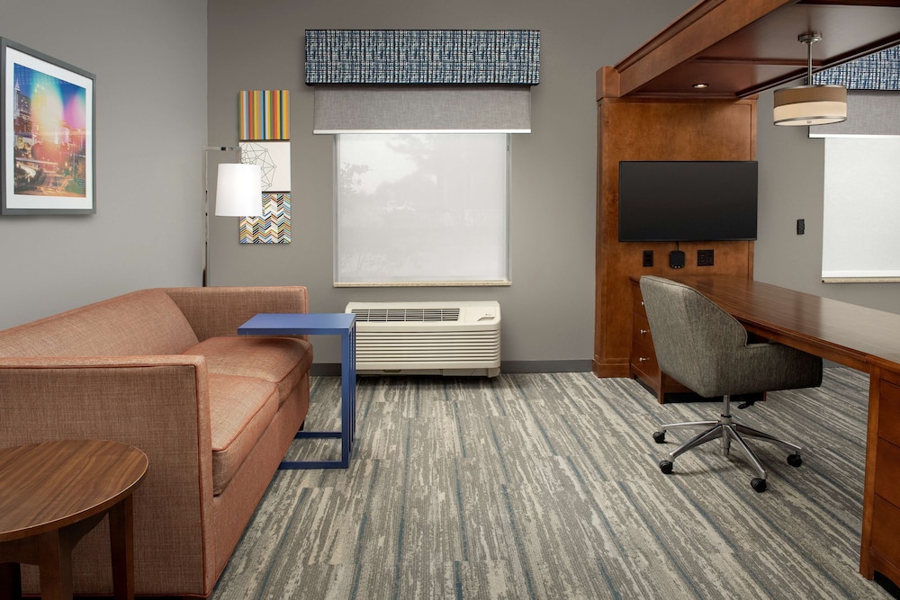 Hampton Inn & Suites Holly Springs - photo 7