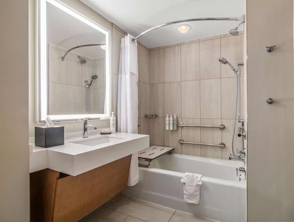 Embassy Suites by Hilton Albuquerque - photo 32