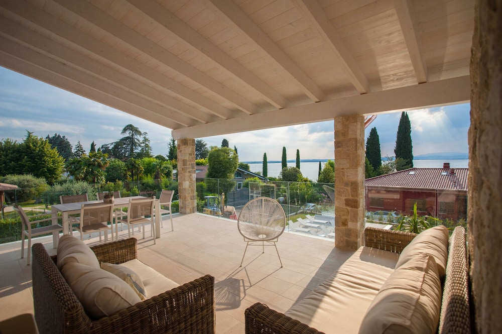 Maison du lac appartamenti — 4-Star Luxury Hotel in Lazise, Italy