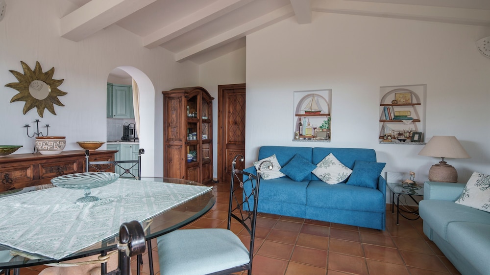 Villa Flora in Loiri Porto San Paolo — 4-Star Luxury Hotel in Loiri Porto San Paolo, Italy
