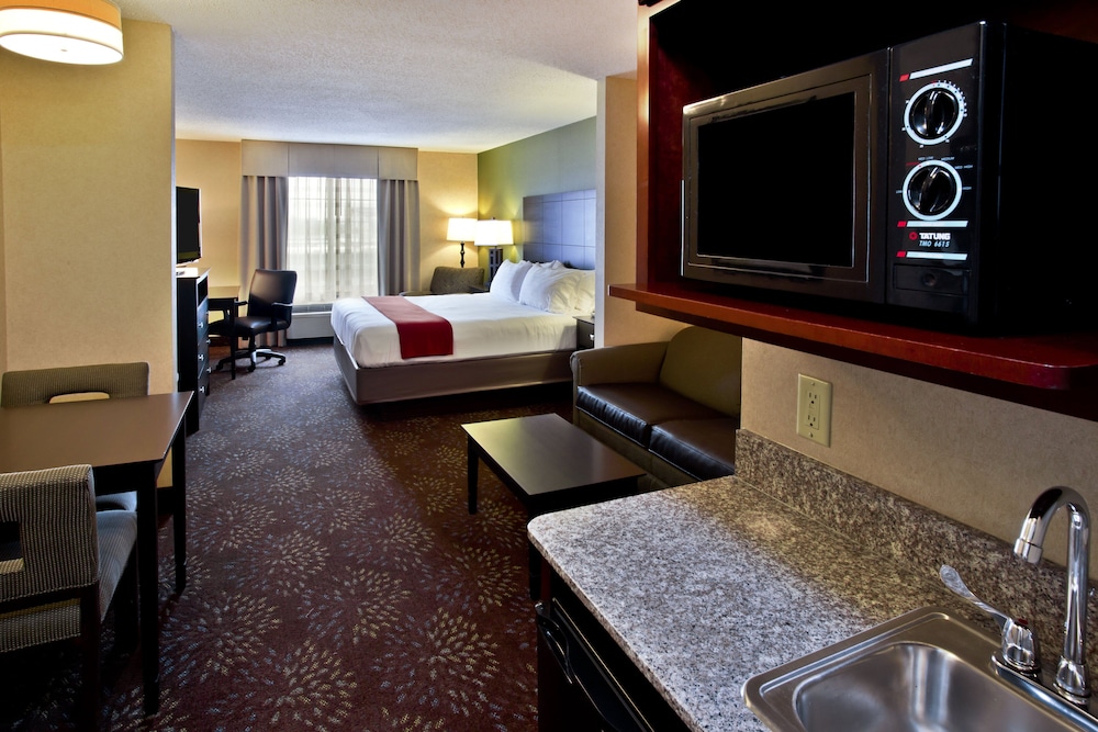 Holiday Inn Express Hotel & Suites Woodhaven by IHG - photo 33