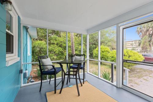 208 W Ashley Central Location 2 Mins to the Beach - photo 28