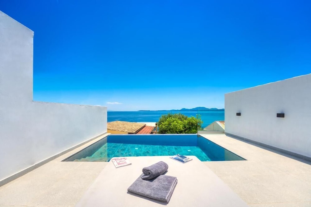 Akrogiali Apartments — 4-Star Luxury Hotel in Corfu, Greece