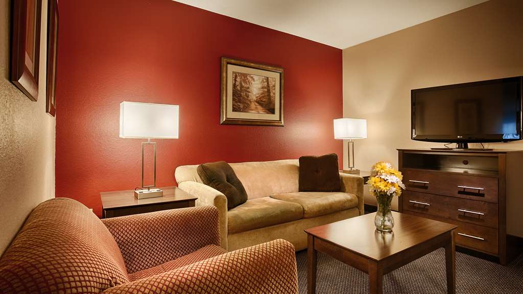 Best Western Plus Brandywine Inn & Suites - photo 14