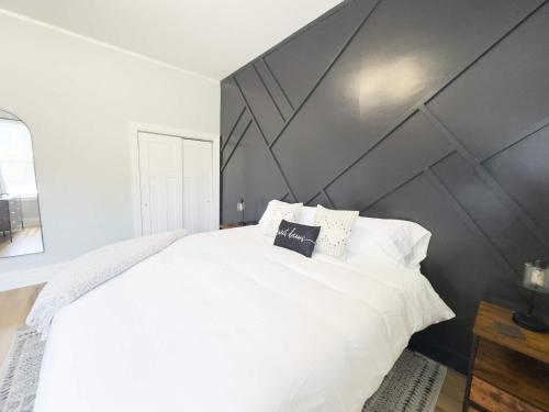 Jennifer's Stylish & Modern Broadway Getaway — 4-Star Luxury Hotel in Providence, United States