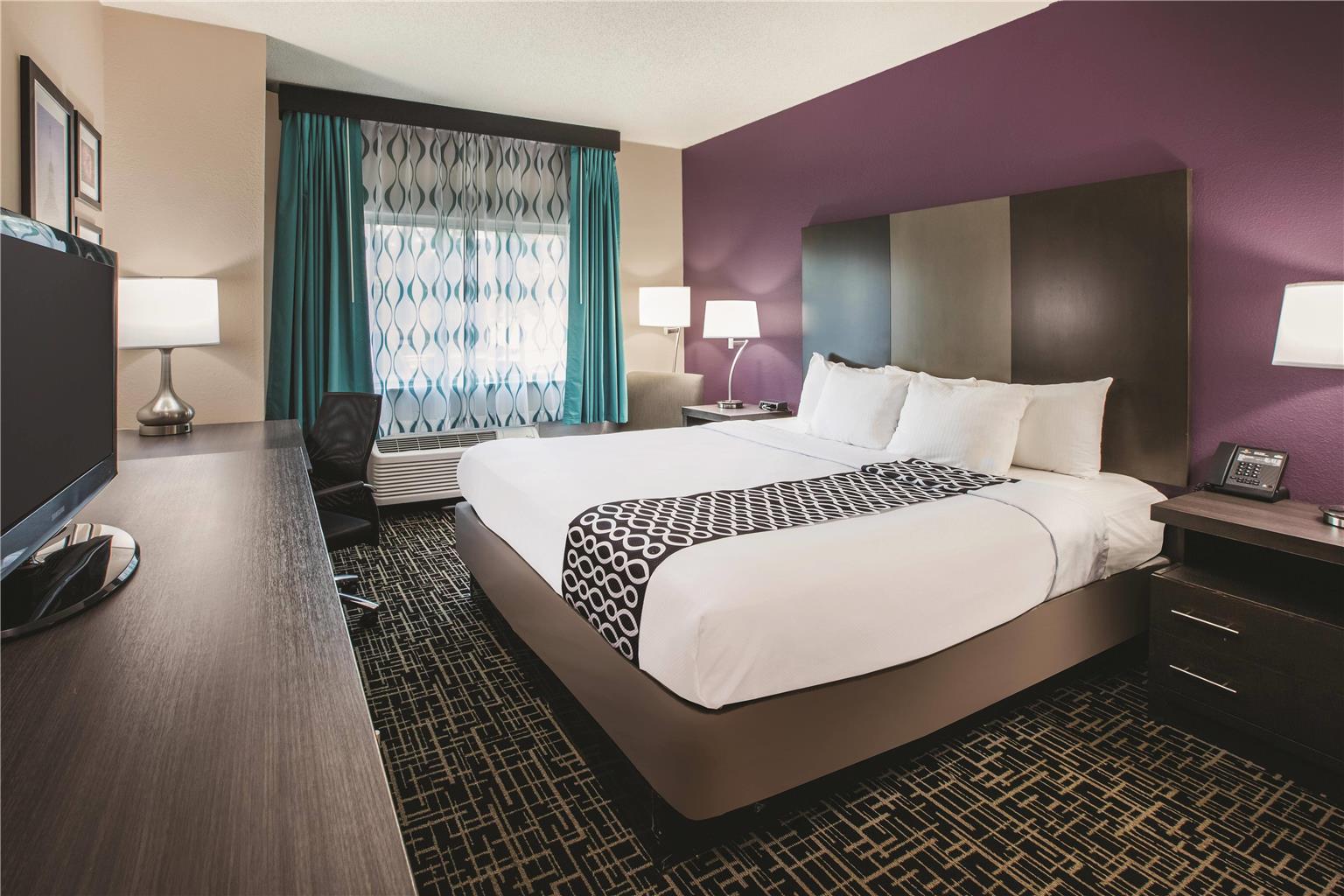 La Quinta Inn by Wyndham Indianapolis North at Pyramids - photo 15
