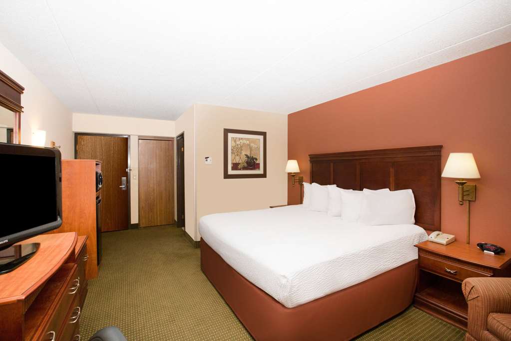 AmericInn by Wyndham Omaha - photo 12